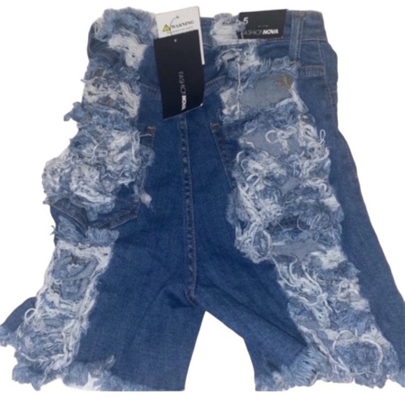 Fashion Nova Women's / Juniors Size 5/27 Yes Now Distressed Bermuda Shorts - Picture 3 of 9